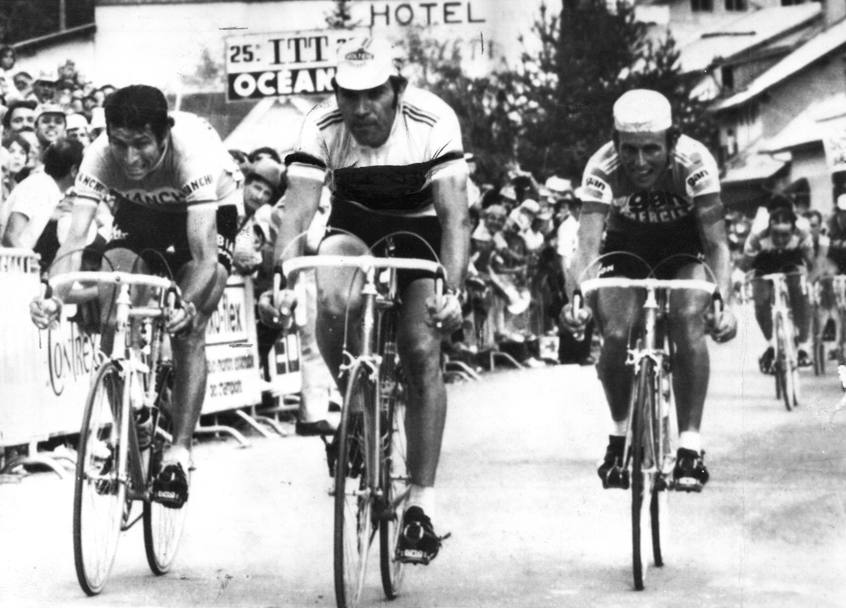 Tour de France 1975, lo sprint per il secondo posto all&#39;arrivo della 16a tappa Barcelonette - Serre Chevalier: Merckx precede felice Gimondi e Joop Zoetemelk. i tre arrivano a 2&#39;22